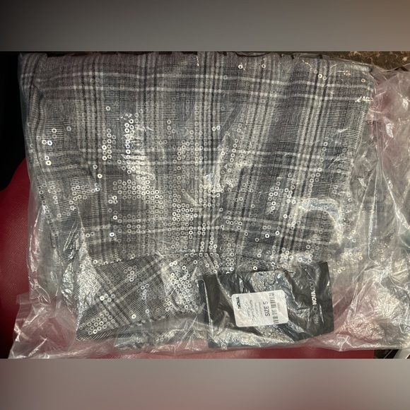 Woman sequins Bermuda shorts - Picture 2 of 3